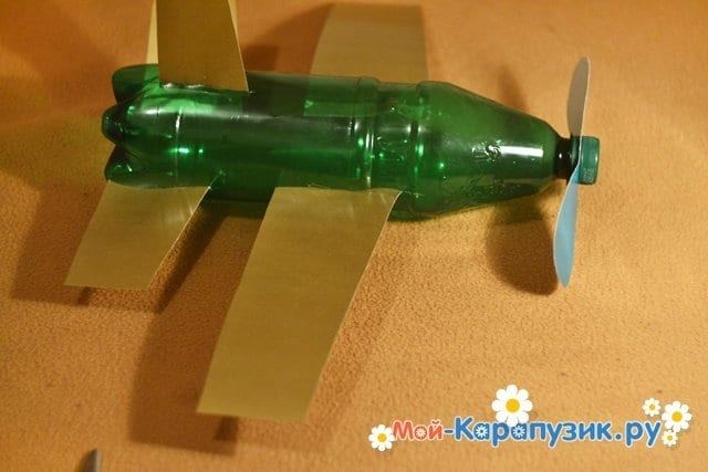 Поделка самолет из пластиковой бутылки
