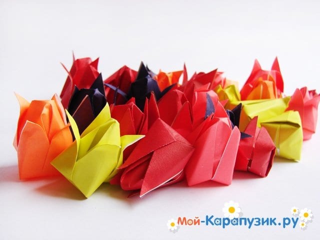 Поделка букета разноцветных тюльпанов из бумаги - фото 18