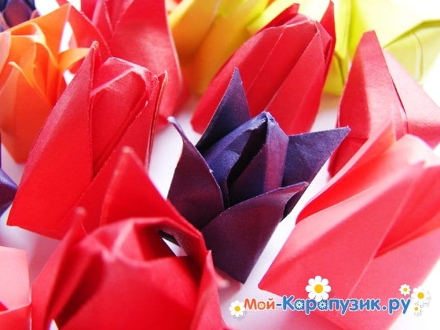 Поделка букета разноцветных тюльпанов из бумаги - фото 19