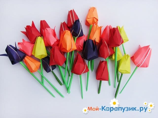 Поделка букета разноцветных тюльпанов из бумаги - фото 23