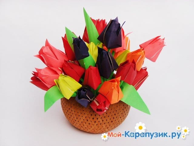 Поделка букета разноцветных тюльпанов из бумаги - фото 27