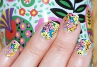 Цветочные мотивы на ногтях - фото 10