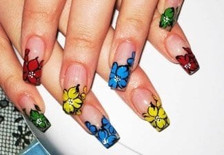 Цветочные мотивы на ногтях - фото 18