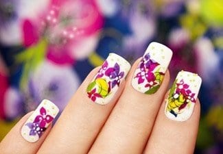 Цветочные мотивы на ногтях - фото 21