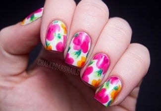 Цветочные мотивы на ногтях - фото 22
