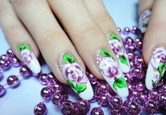 Цветочные мотивы на ногтях - фото 40