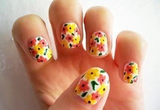 Цветочные мотивы на ногтях - фото 47