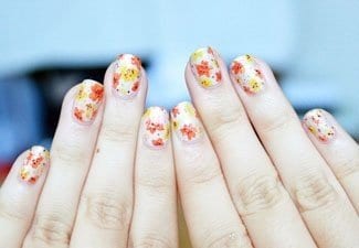 Цветочные мотивы на ногтях - фото 6