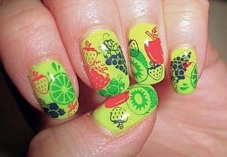 Ягоды и фрукты на ногтях - фото 11